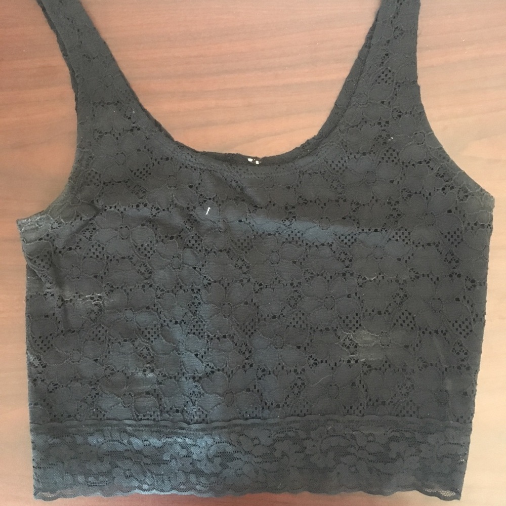 Black crop top tank